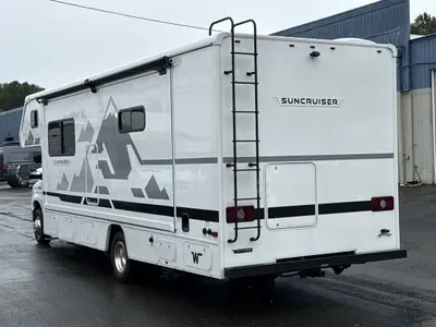 2027 Winnebago Suncruiser photo 7