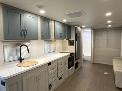 2027 Winnebago Suncruiser photo 28