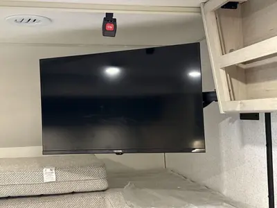 2027 Winnebago Suncruiser photo 36
