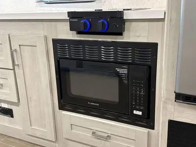 2027 Winnebago Suncruiser photo 46