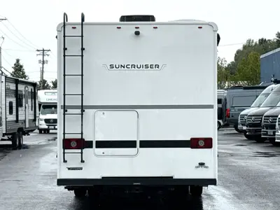 2027 Winnebago Suncruiser photo 8