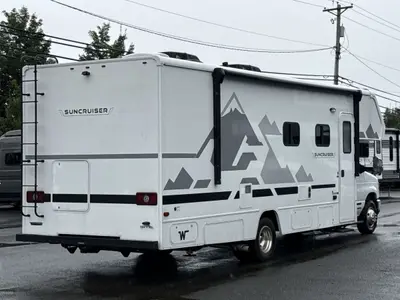 2027 Winnebago Suncruiser photo 9