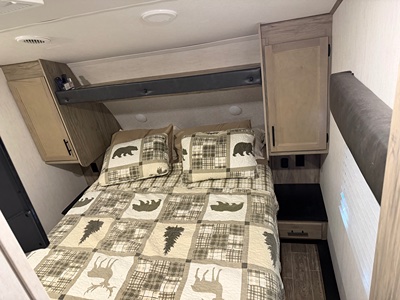 Used 2022 Forest River Cherokee Arctic Wolf 321BH