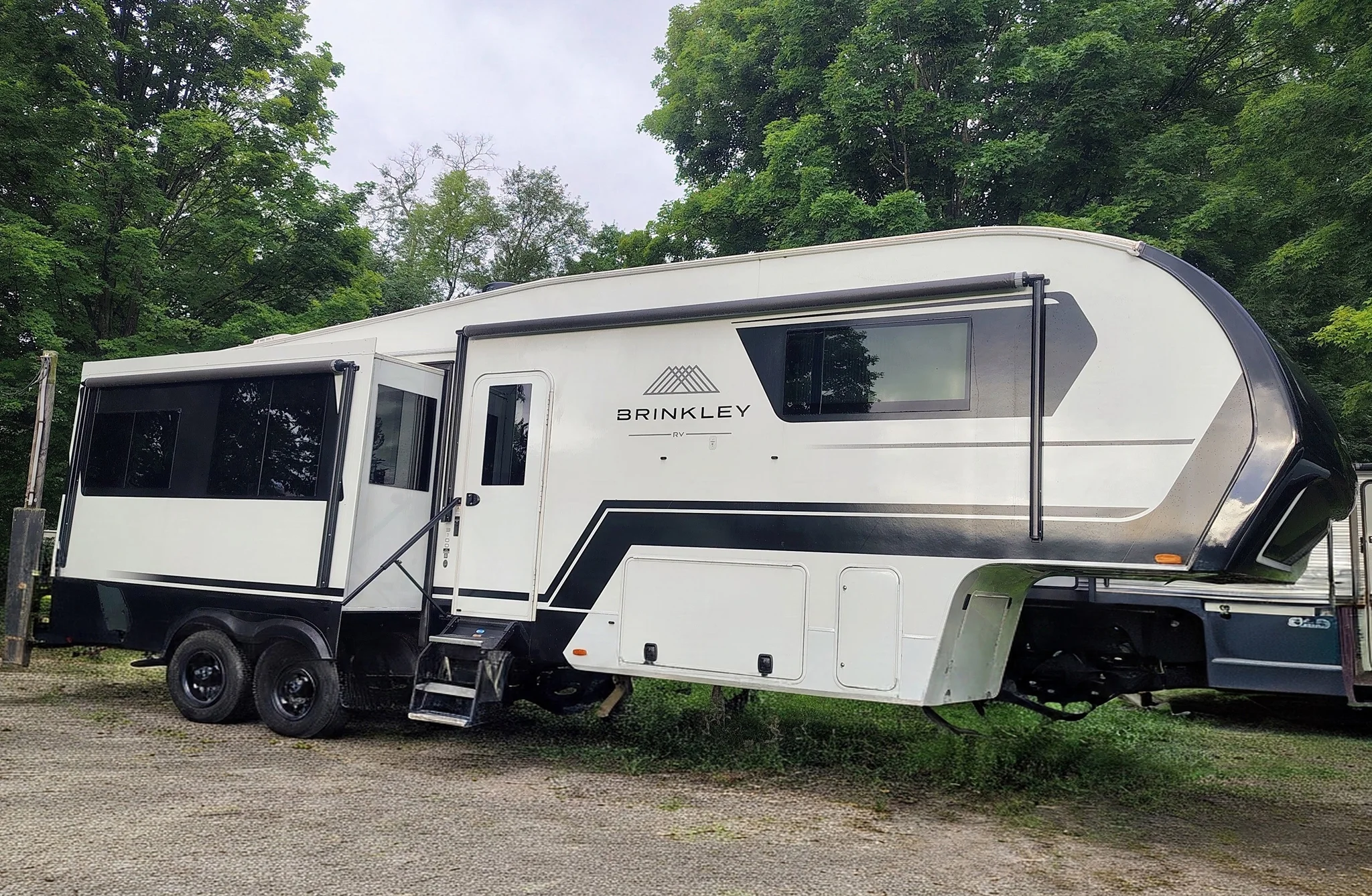 2024 BRINKLEY MODEL Z exterior