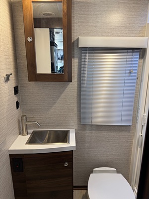 2022 WINNEBAGO NAVION photo 8