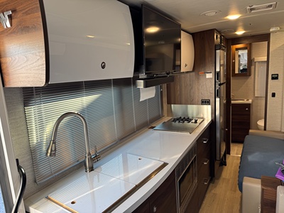 2022 WINNEBAGO NAVION photo 5