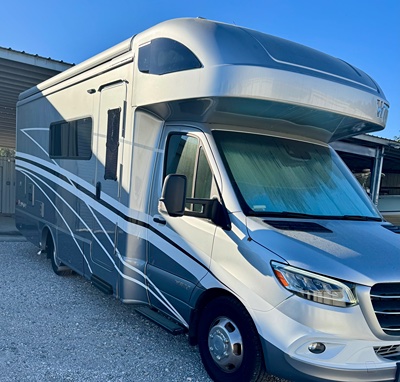 2022 WINNEBAGO NAVION photo 3