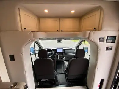 2025 Tiffin Motorhomes Midas photo 45