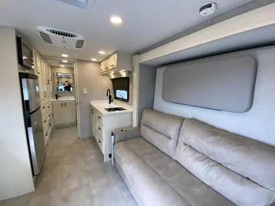 2025 Tiffin Motorhomes Midas photo 14
