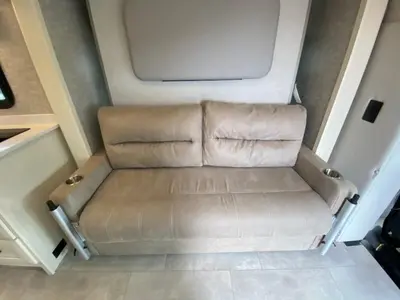 2025 Tiffin Motorhomes Midas photo 19