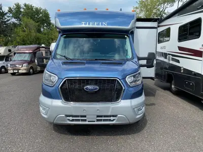 2025 Tiffin Motorhomes Midas photo 2