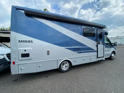 2025 Tiffin Motorhomes Midas photo 9