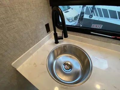 2025 Tiffin Motorhomes Midas photo 22