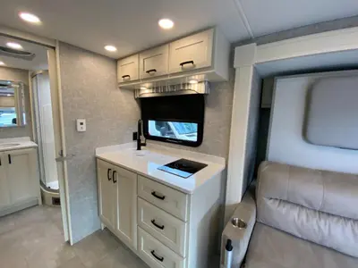 2025 Tiffin Motorhomes Midas photo 20