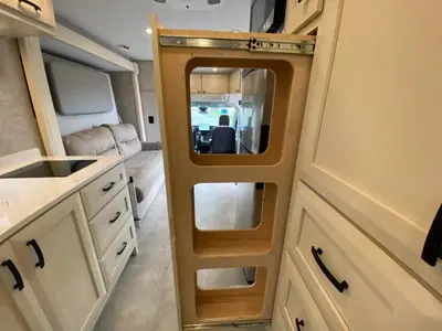 2025 Tiffin Motorhomes Midas photo 31
