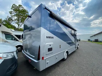 2025 Tiffin Motorhomes Midas photo 8
