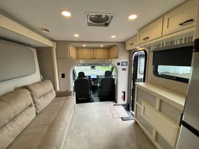 2025 Tiffin Motorhomes Midas photo 44