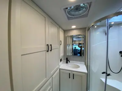 2025 Tiffin Motorhomes Midas photo 34