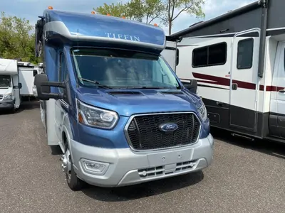 2025 Tiffin Motorhomes Midas photo 3