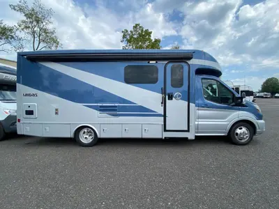 2025 Tiffin Motorhomes Midas photo 10