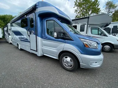2025 Tiffin Motorhomes Midas photo 11