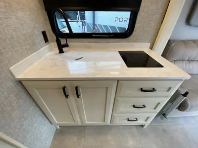 2025 Tiffin Motorhomes Midas photo 21