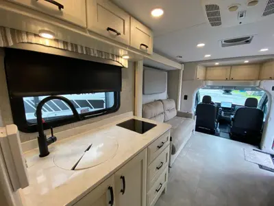 2025 Tiffin Motorhomes Midas photo 43
