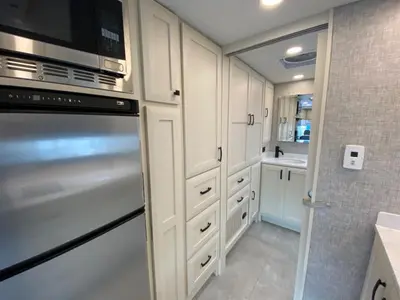 2025 Tiffin Motorhomes Midas photo 30