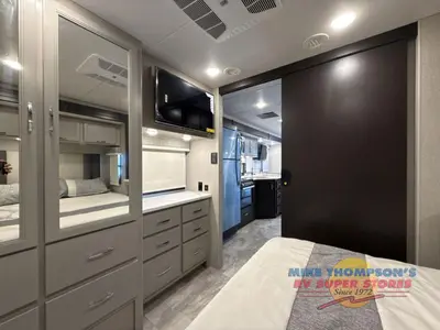2026 Thor Motor Coach Magnitude GRAND photo 38