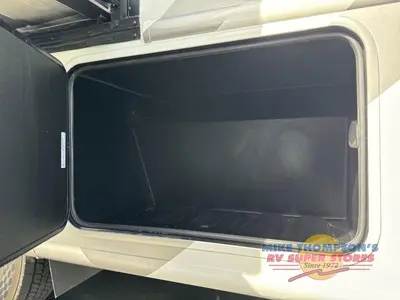 2026 Thor Motor Coach Magnitude GRAND photo 43