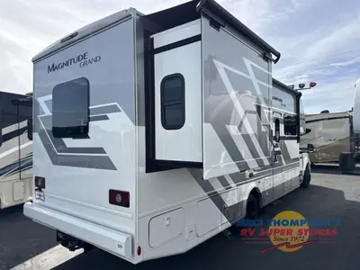2026 Thor Motor Coach Magnitude GRAND photo 15