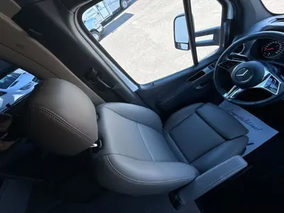 2027 Winnebago Navion photo 27