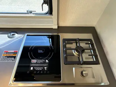 2027 Winnebago Navion photo 33