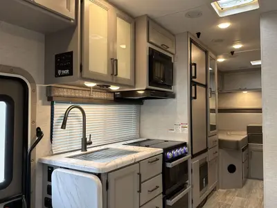 2024 Thor Motor Coach Chateau photo 29