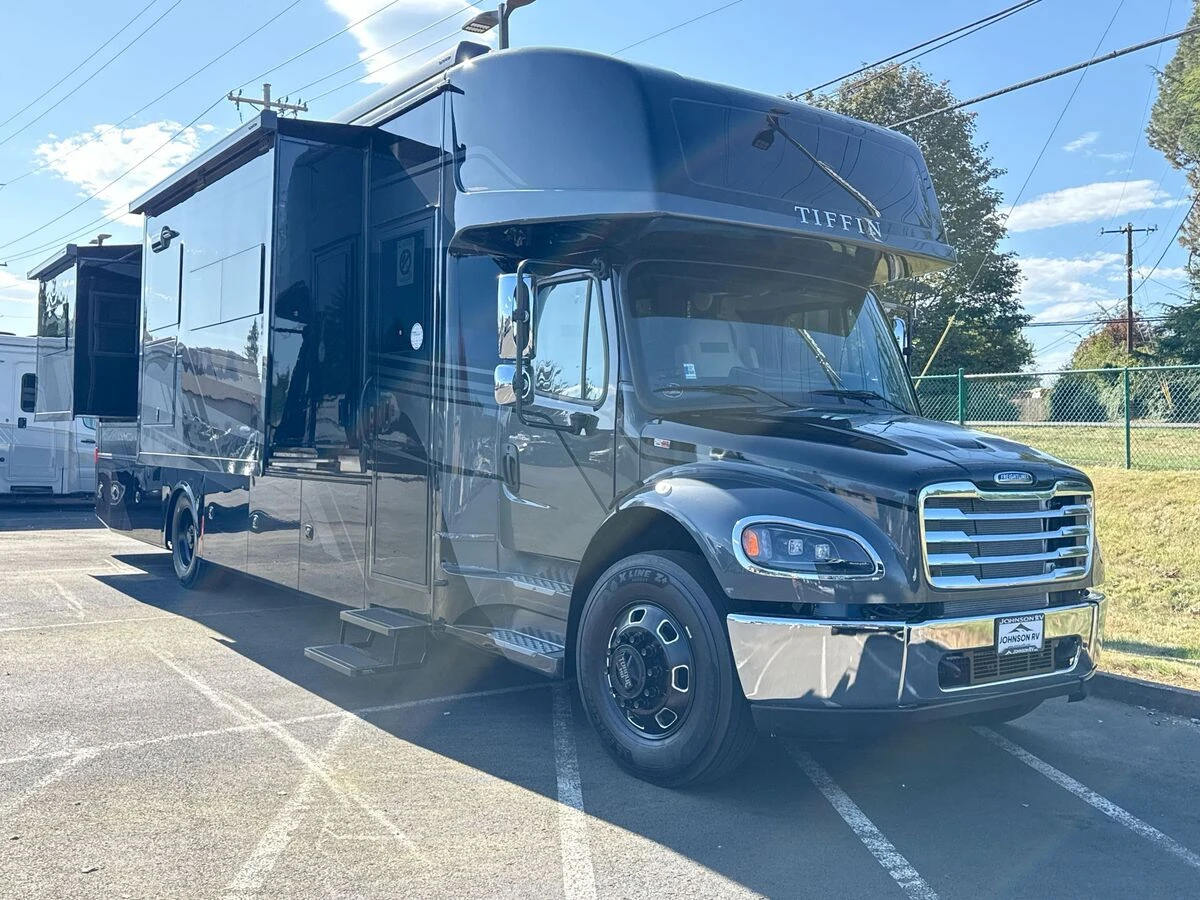 2027 Tiffin Motorhomes Allegro Bay exterior