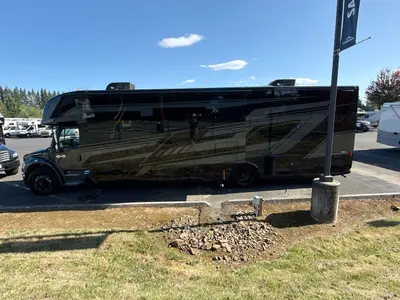 2027 Tiffin Motorhomes Allegro Bay photo 7