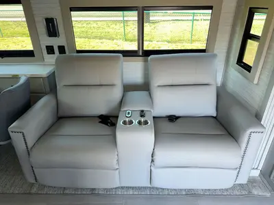 2027 Tiffin Motorhomes Allegro Bay photo 21