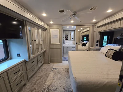 2025 TIFFIN MOTORHOMES PHAETON photo 7