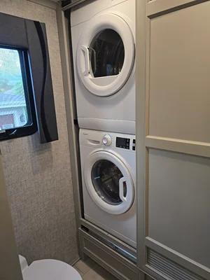 2025 TIFFIN MOTORHOMES PHAETON photo 4