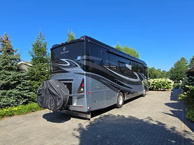 2025 TIFFIN MOTORHOMES PHAETON photo 3