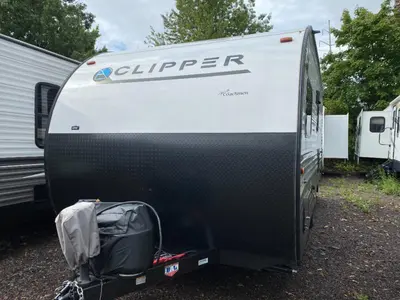 Used 2022 Coachmen Clipper Ultra-Lite 182DBU