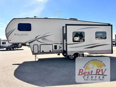 2018 Forest River Rockwood Ultra Lite photo 6