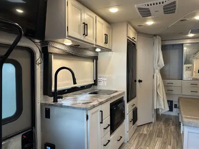2021 Thor Motor Coach Compass AWD photo 30