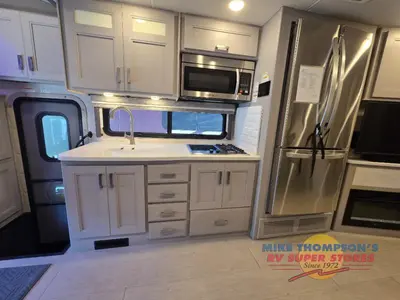2023 Thor Motor Coach Inception photo 11