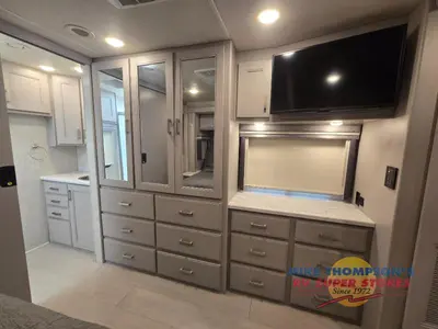 2023 Thor Motor Coach Inception photo 19