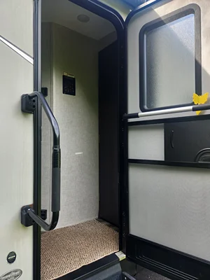 2019 KEYSTONE PREMIER ULTRA LITE photo 13