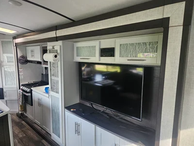 2019 KEYSTONE PREMIER ULTRA LITE photo 9
