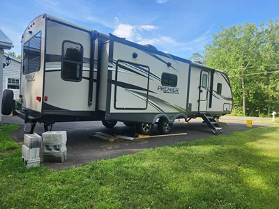 2019 KEYSTONE PREMIER ULTRA LITE photo 14