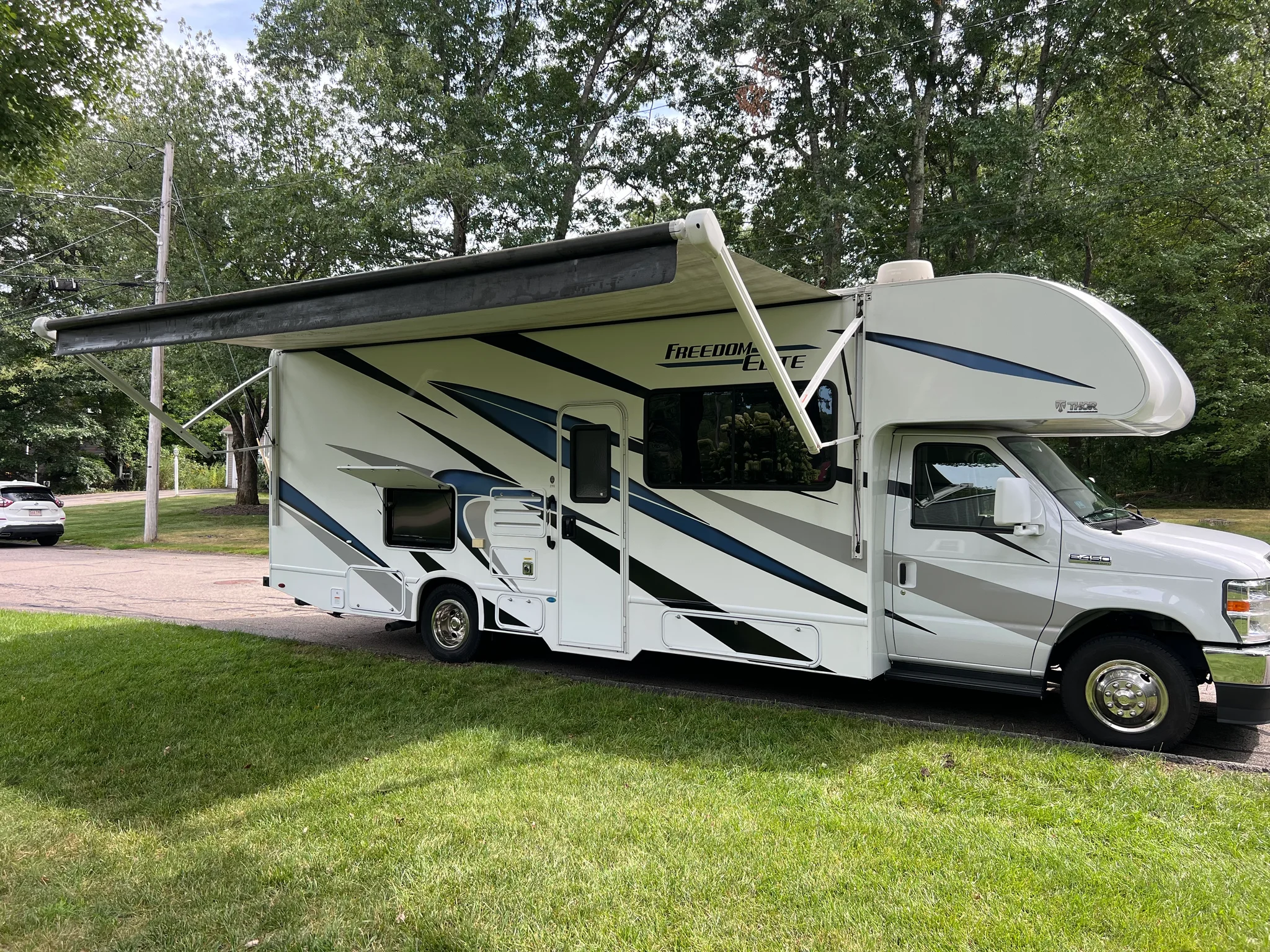2023 THOR MOTOR COACH FREEDOM ELITE exterior
