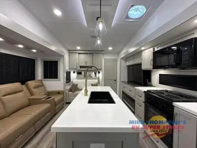2026 Brinkley Model Z photo 15